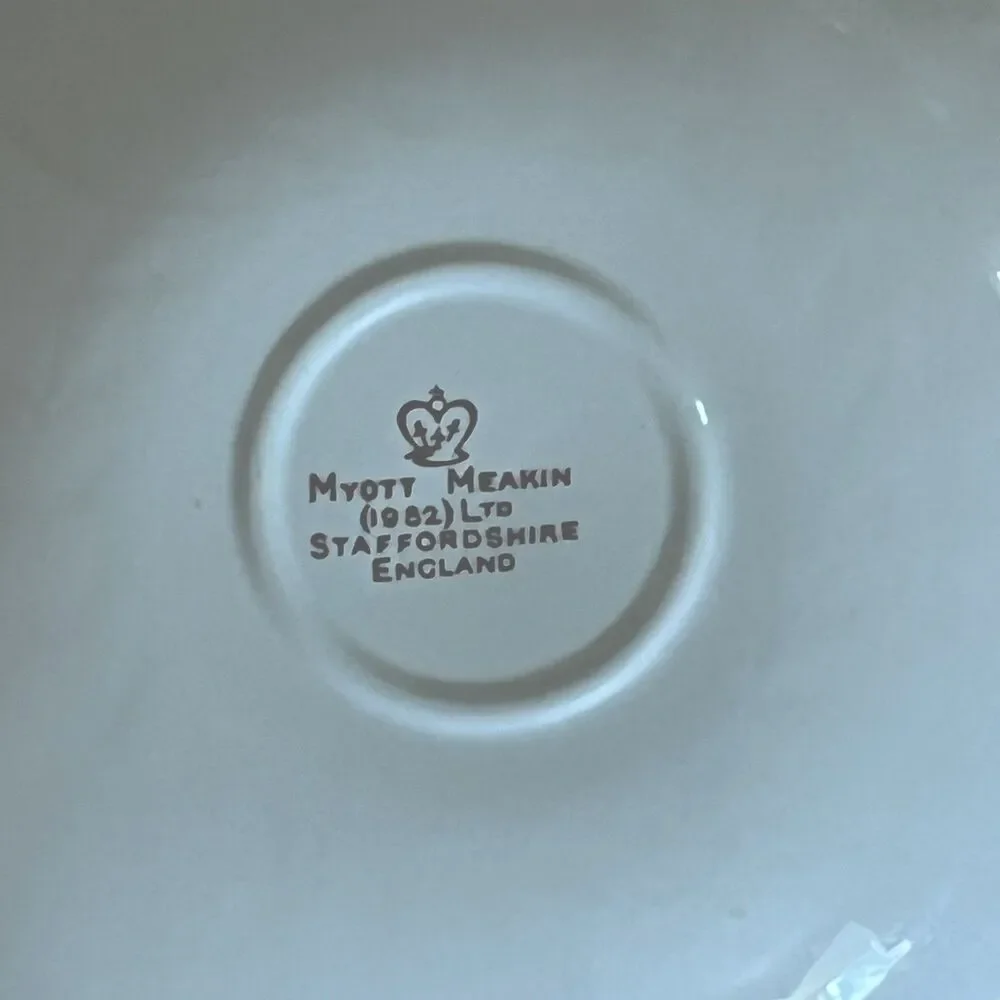 Myott Meakin‎ Staffordshire England Olde Chelsea White Swirl Saucer Plates Set 2